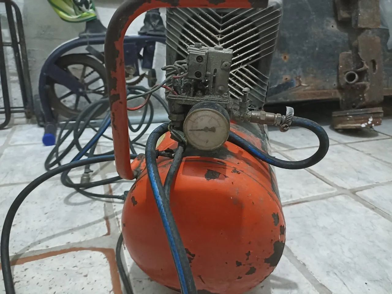 Compressor Black e Decker 25 litros.  - Foto 3