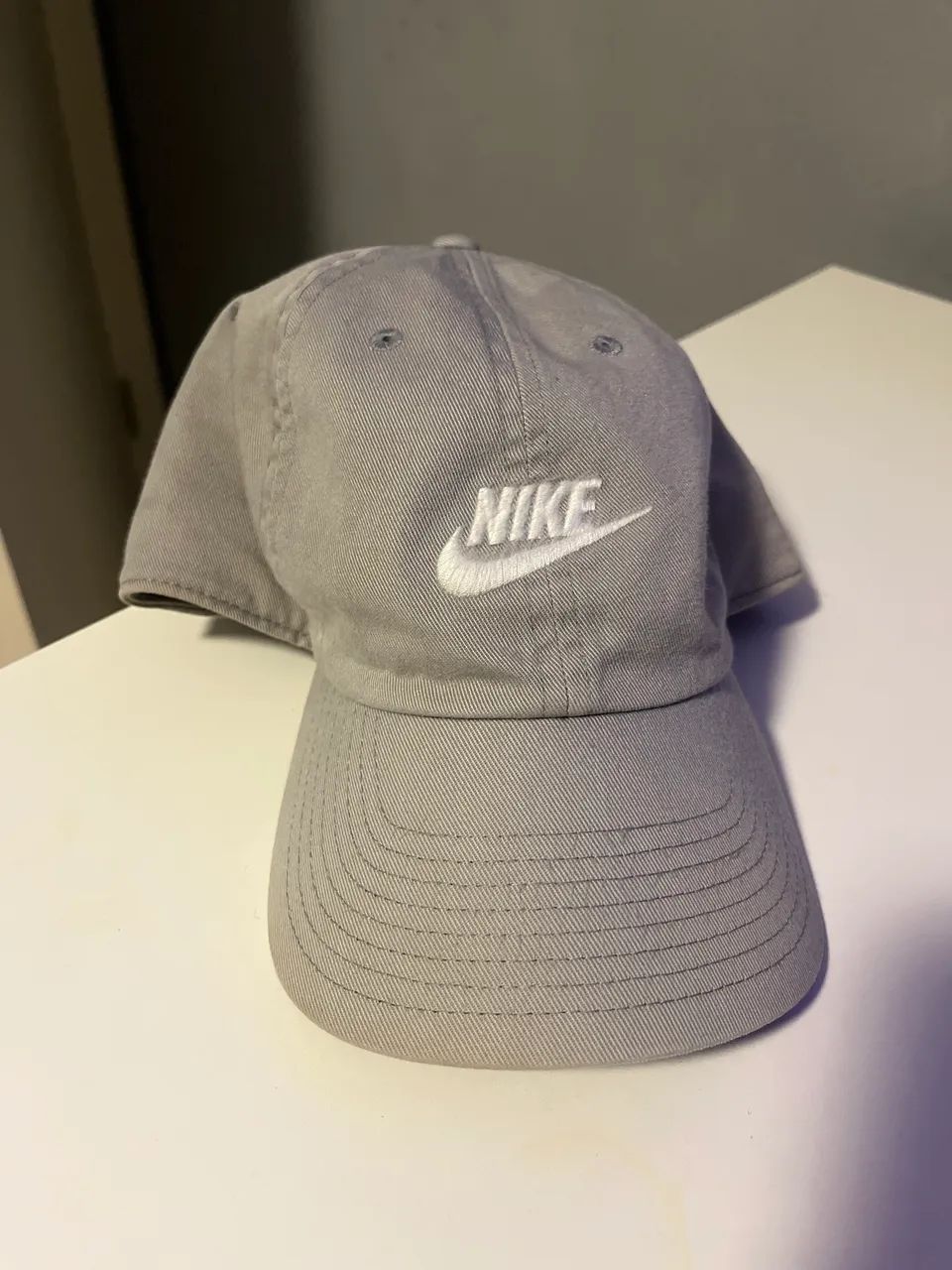 Boné Nike Club Cinza