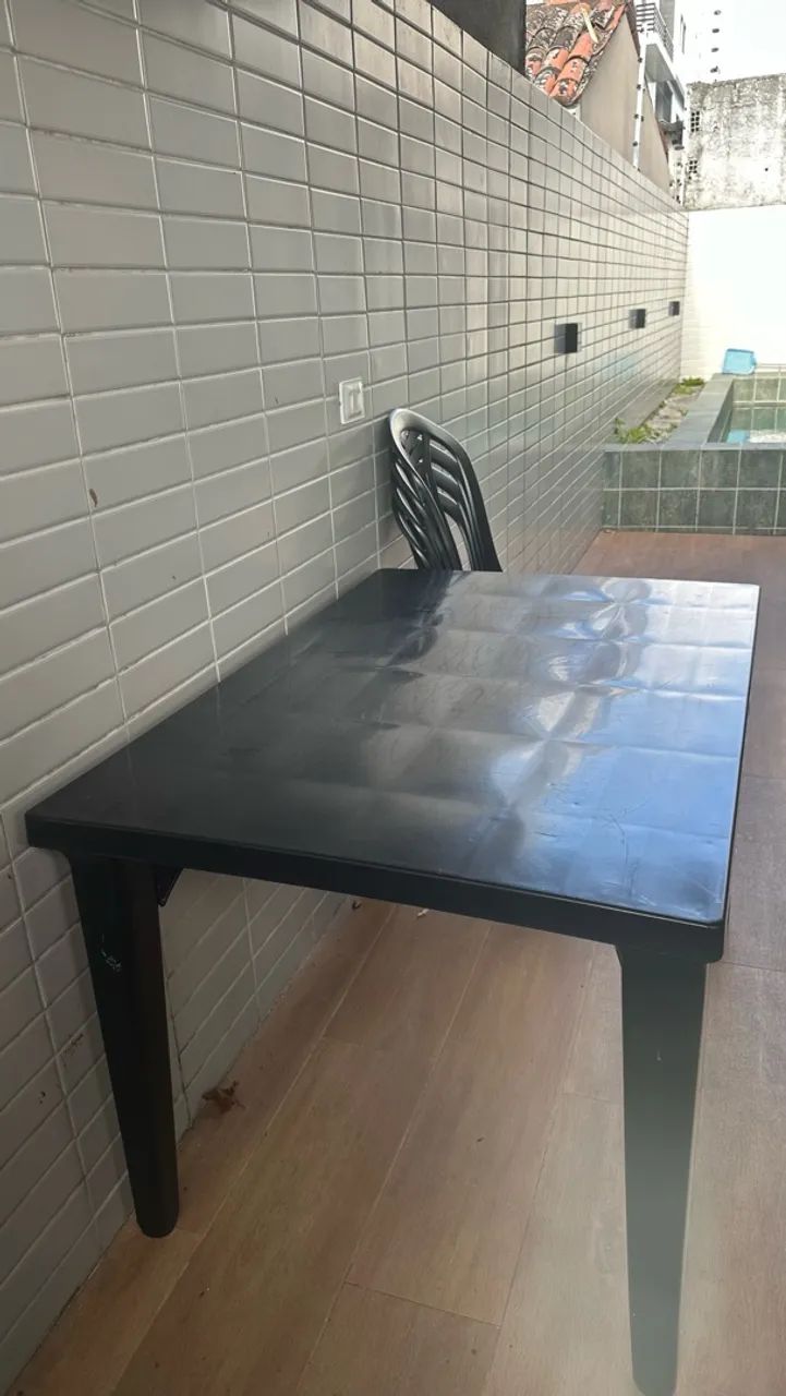 Mesa de plástico pvc preta com 4 cadeiras 