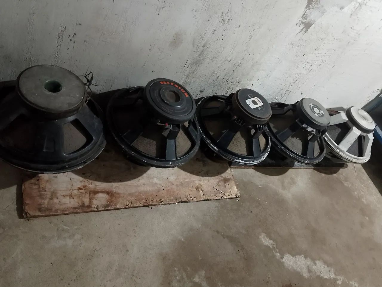 Vendo 10 fone de 18 polegadas  - Foto 2