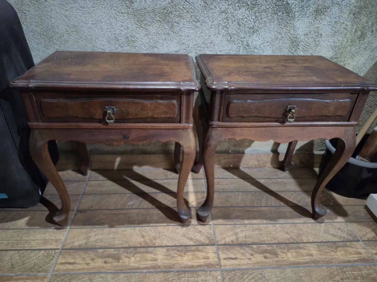 Conjunto de Móveis de Madeira em Ótimo Estado: Guarda-roupa, cômoda, cama e criados-mudos  - Foto 2