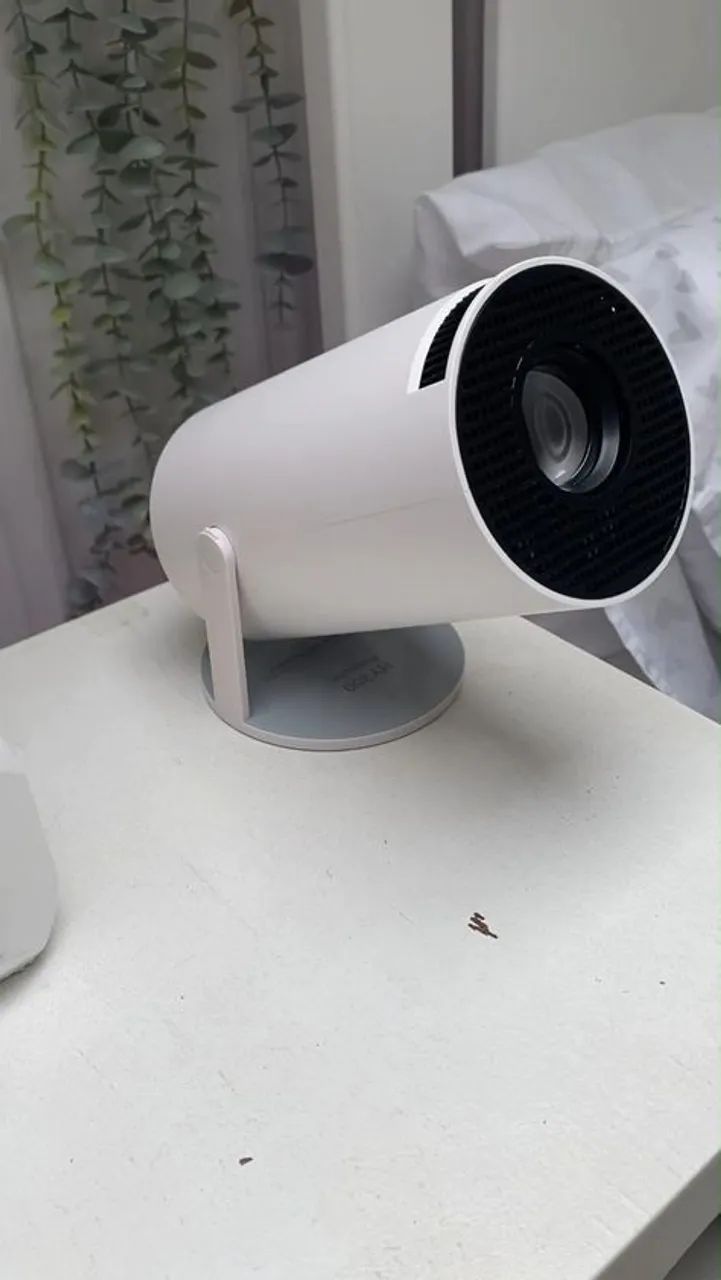 Mini projetor 4K bivolt Bluetooth e Wifi