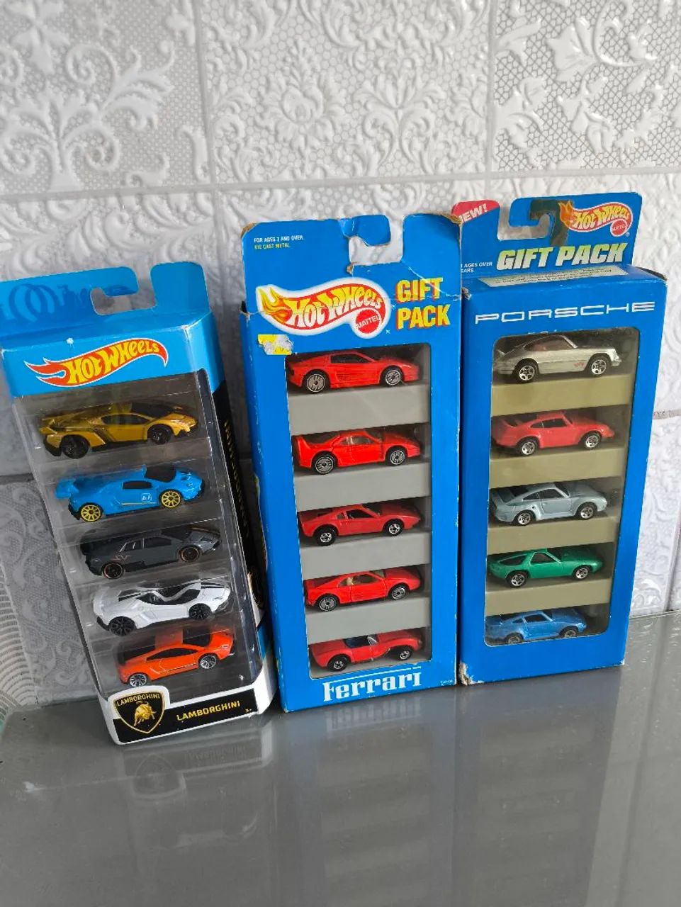 3 sets hot Wheels, Ferrari, Porsche, Lamborghini - Hobbies e