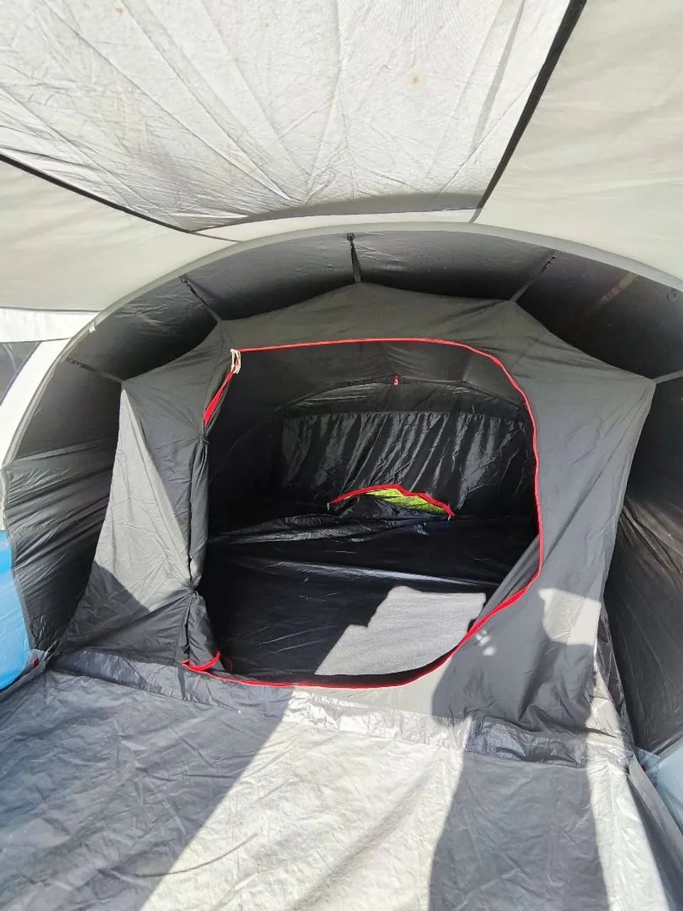 [ESTADO DE NOVA] Barraca Quechua 4.1 Fresh & Black + BÔNUS: Hastes para Varanda - Foto 4
