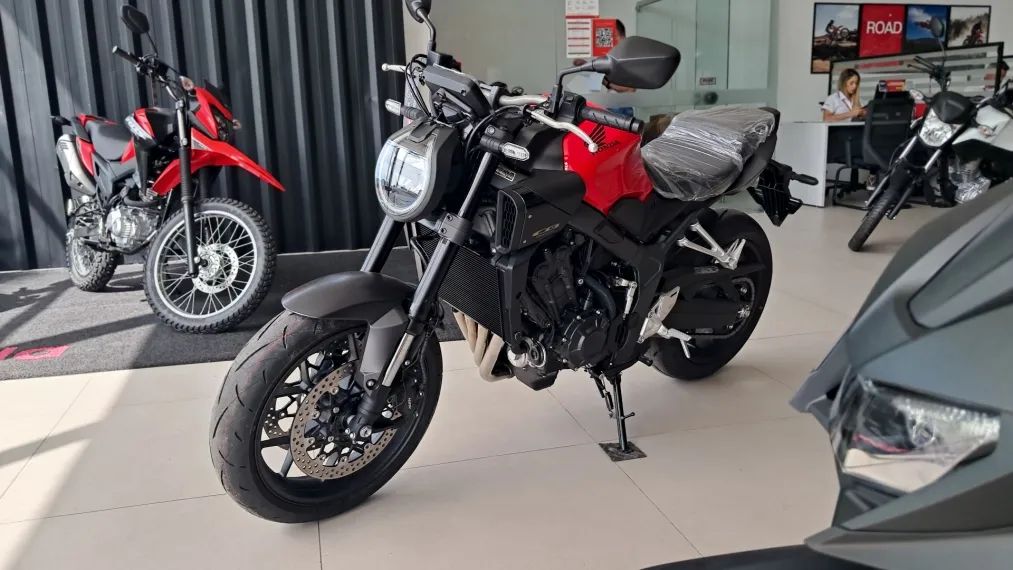 HONDA CB 650R E-CLUTCH 0KM.
