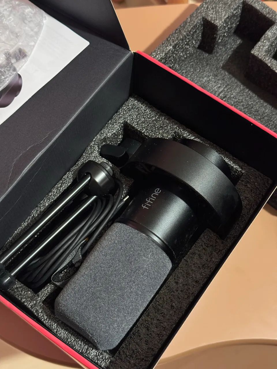 Microfone Fifine K688 Dinâmico USB/XLR Cardioide com Suporte