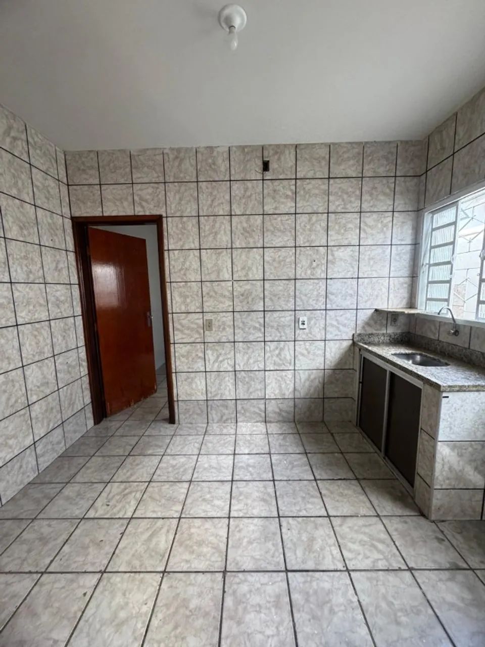 Casa segura com garagem coberta - Foto 2