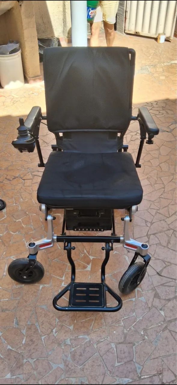 Cadeira de rodas motorizada  - Foto 2