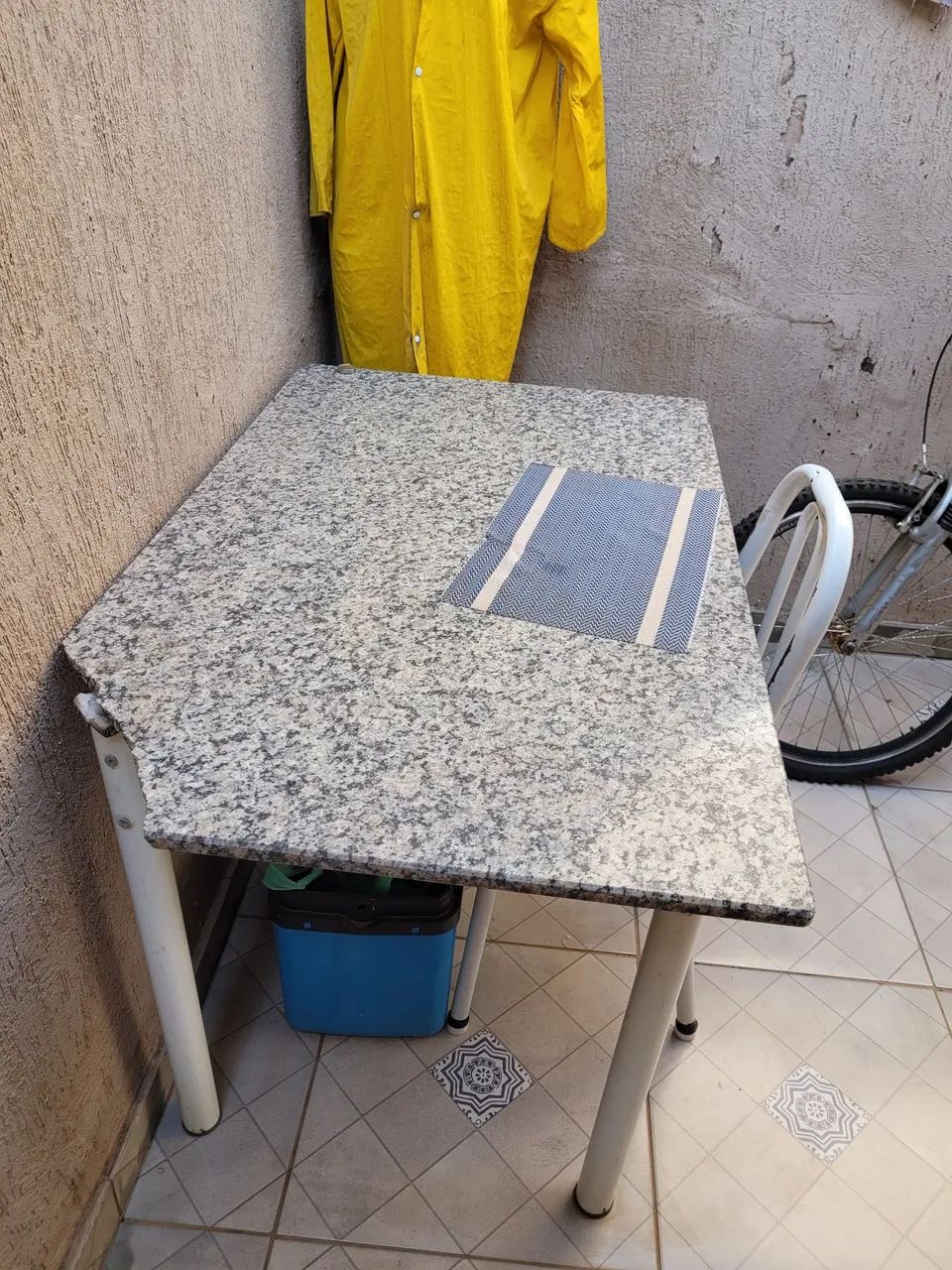Mesa de jantar com tampo de granito - Foto 2