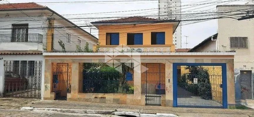 Sobrado à venda na Parada Inglesa com 332m², 4 dormitórios e 8 vagas.