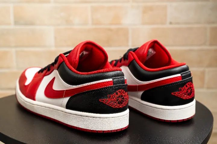 Nike Air Jordan 1 Low Reverse Bred - Tam 43 - Foto 2