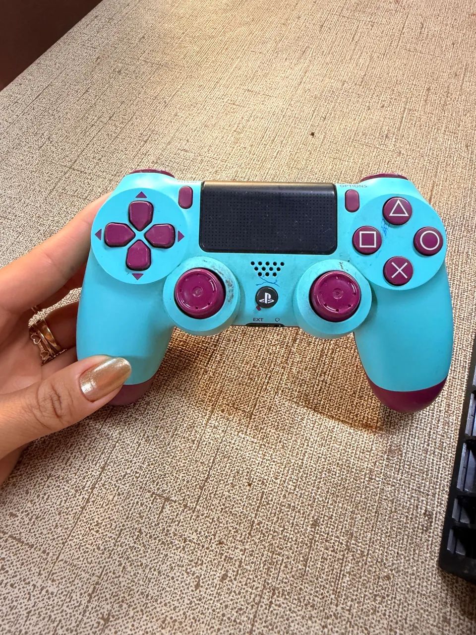 PS4 com 2 controles  - Foto 4