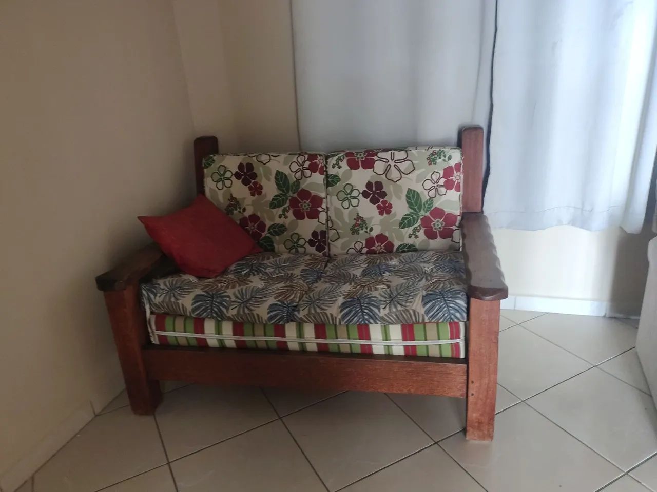 Lindo sofa de madeira  - Foto 2