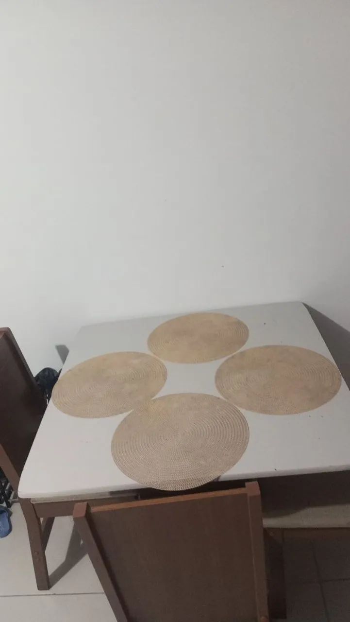 Mesa com cadeiras - Foto 3