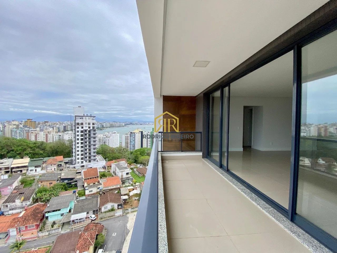 APTO NOVO 03 DORM. SENDO 01 SUITE - AGRONOMICA