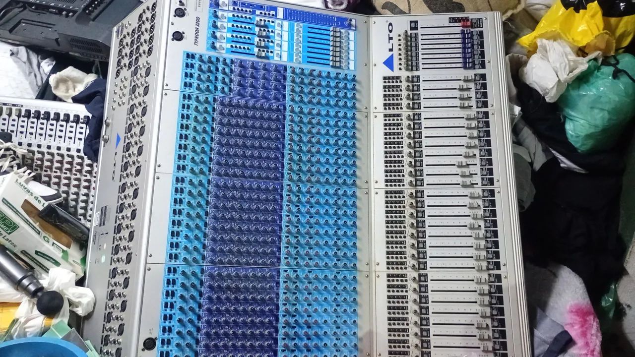 Vende-se mesa de som americana 32 canais 8 Aux XLR  - Foto 3