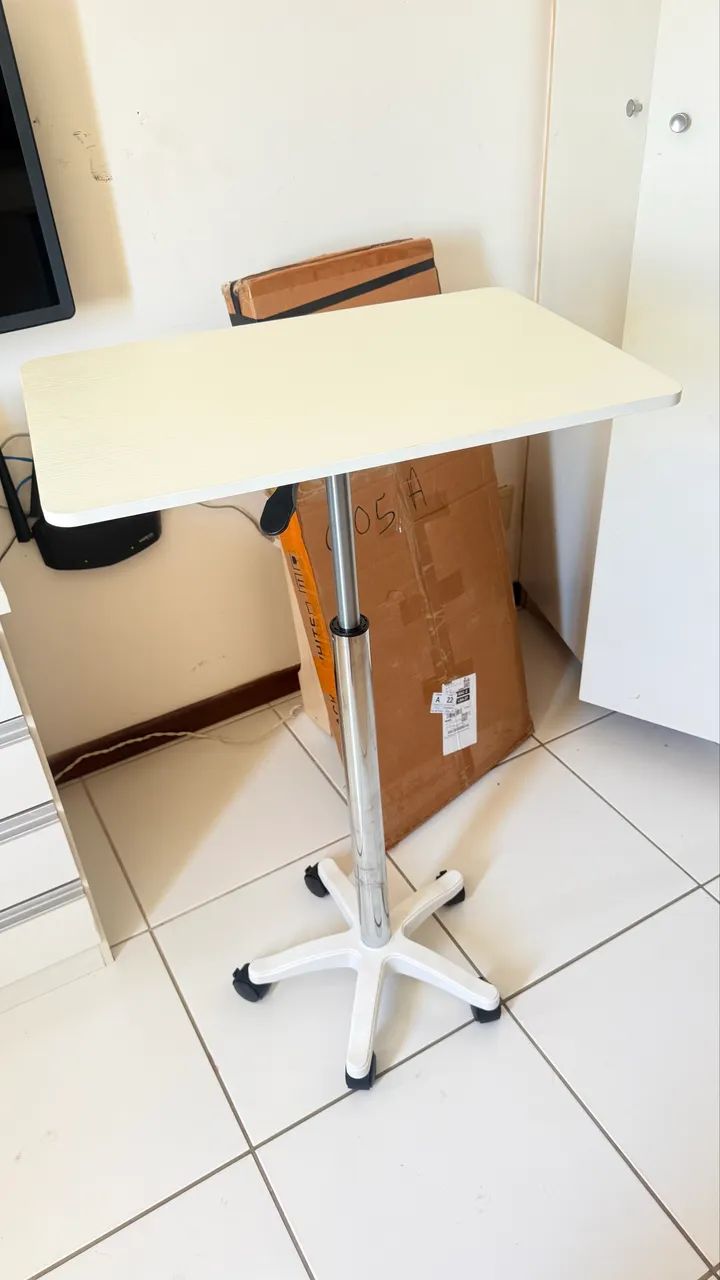Mesa articulada com rodas  - Foto 3