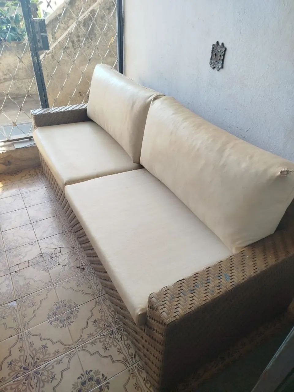 Móvel de rattan muito bom ( mas almofadas  desgastadas) - Foto 2