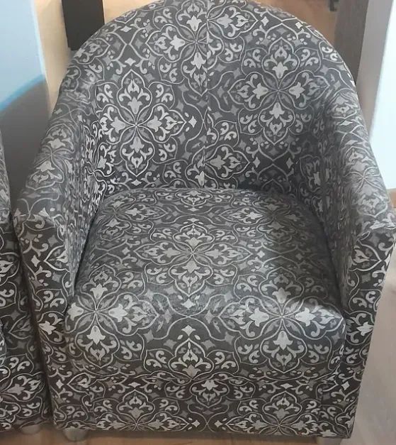 Duas poltronas, estofadas, tecido, bom estado. - Foto 2
