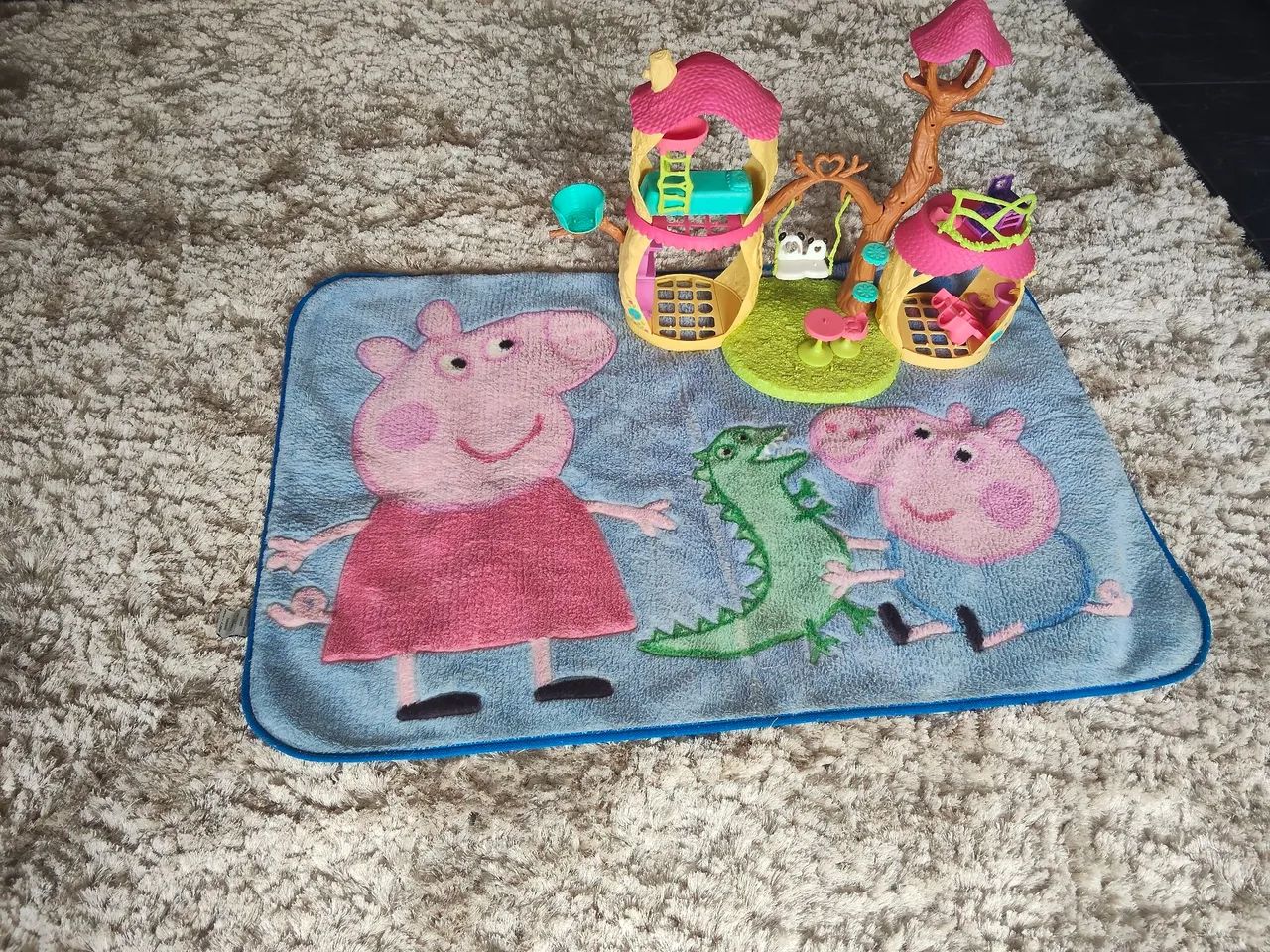 Tapete peppa e brinquedo