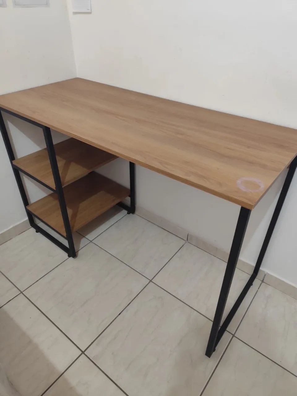Escrivaninha Seminova Ideal Para Estudos ou Home Office Comprada em 2024