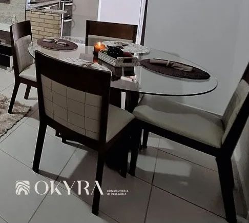 MESA DE JANTAR COM 4 CADEIRAS 