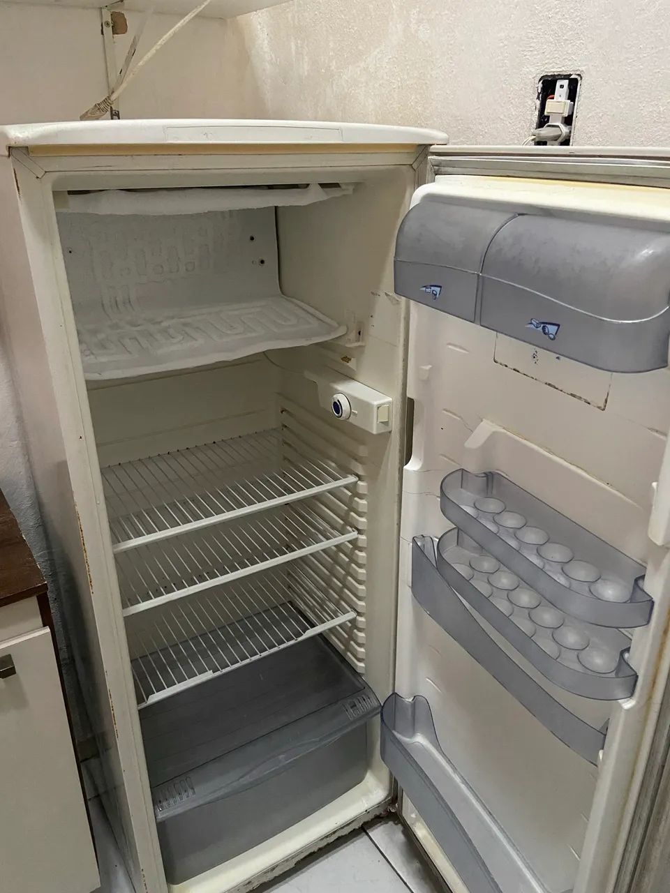 Geladeira bem conservada 