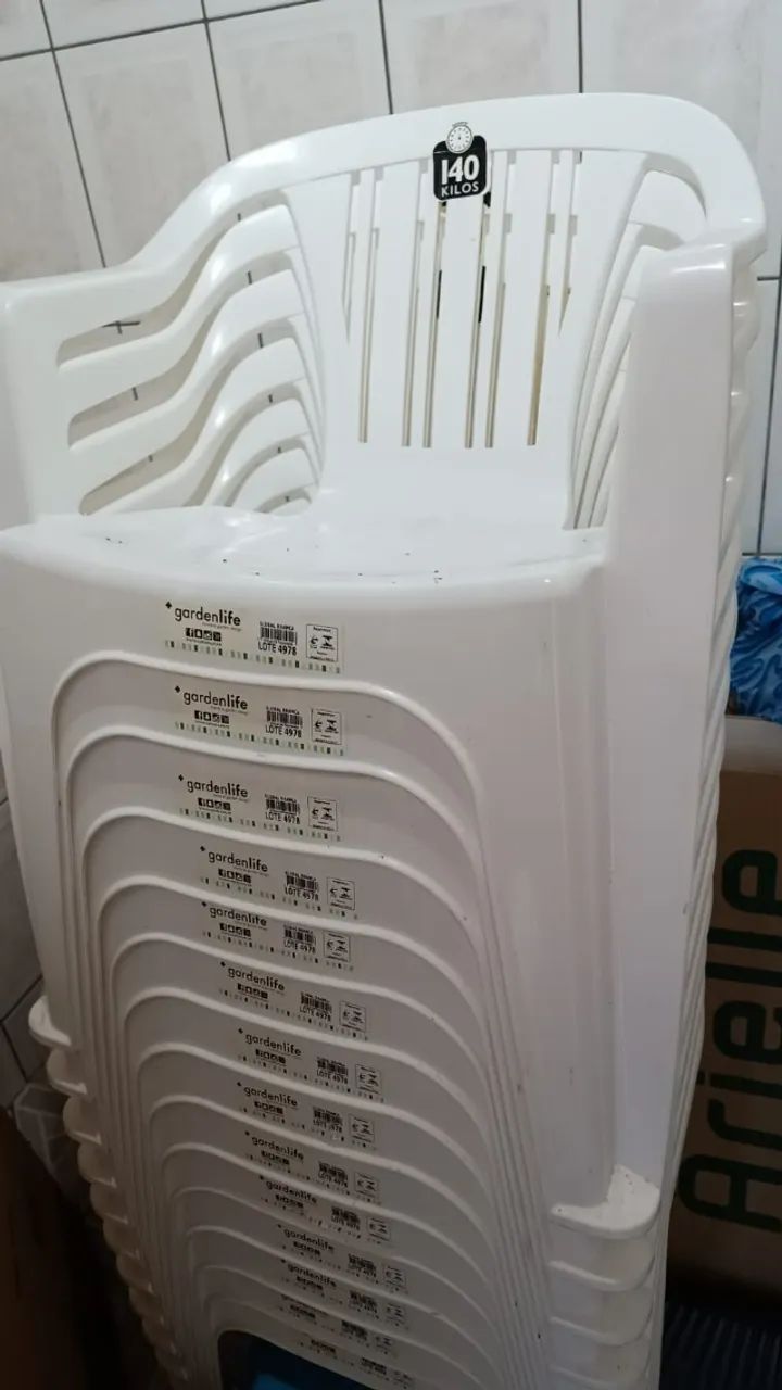 Cadeiras plásticas
