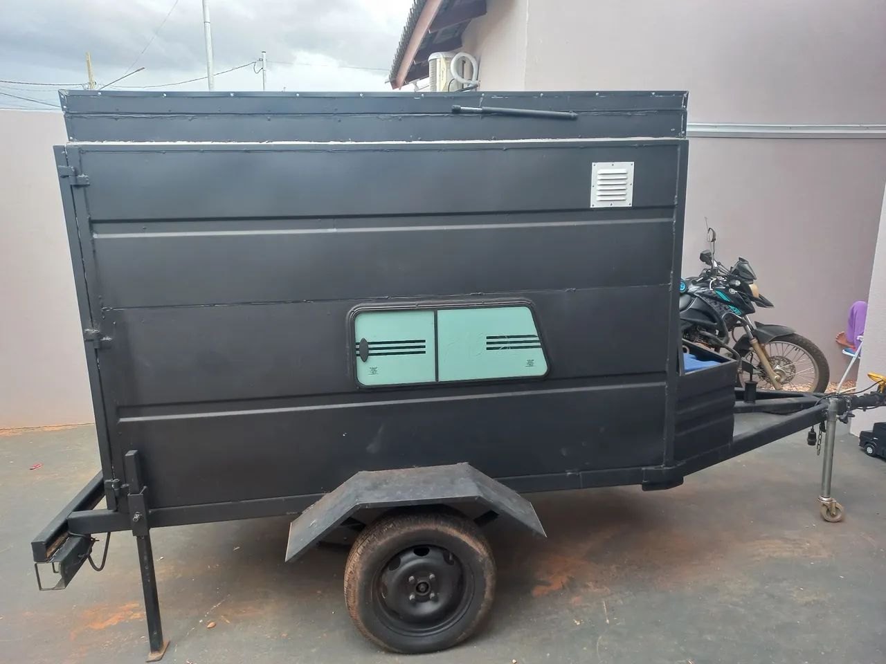 Carretinha baú mini trailer