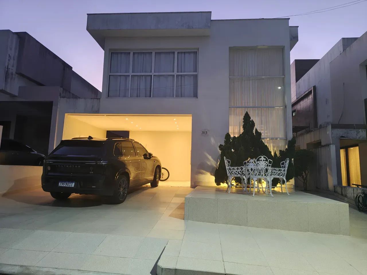 Casa com 4 suites, semi mobiliada, Cond.Geisel Privê.