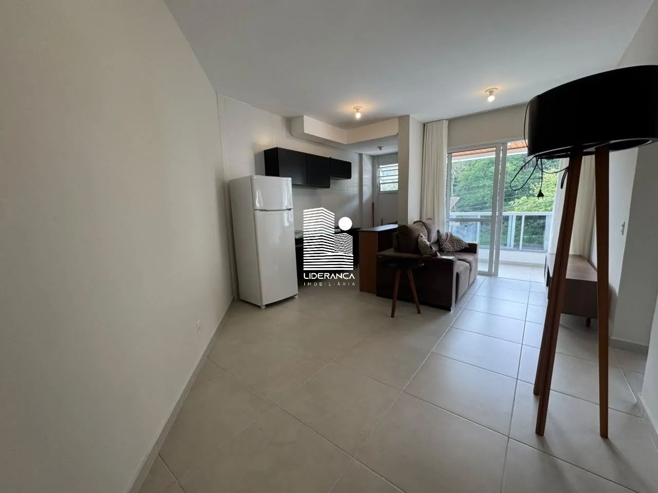 Apartamento de 02 quartos com suíte no Itacorubi