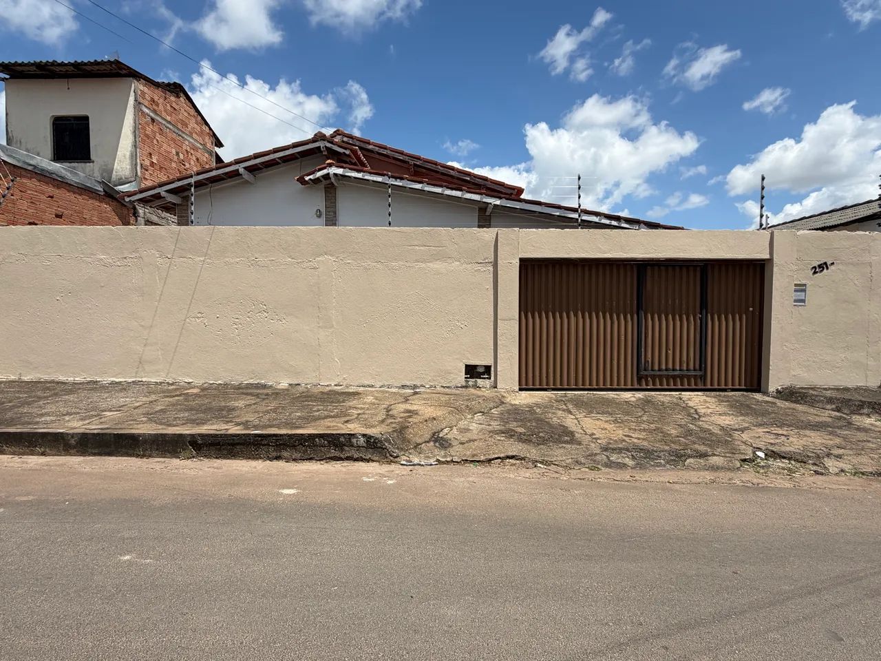 Alugo casa no bairro pricuma