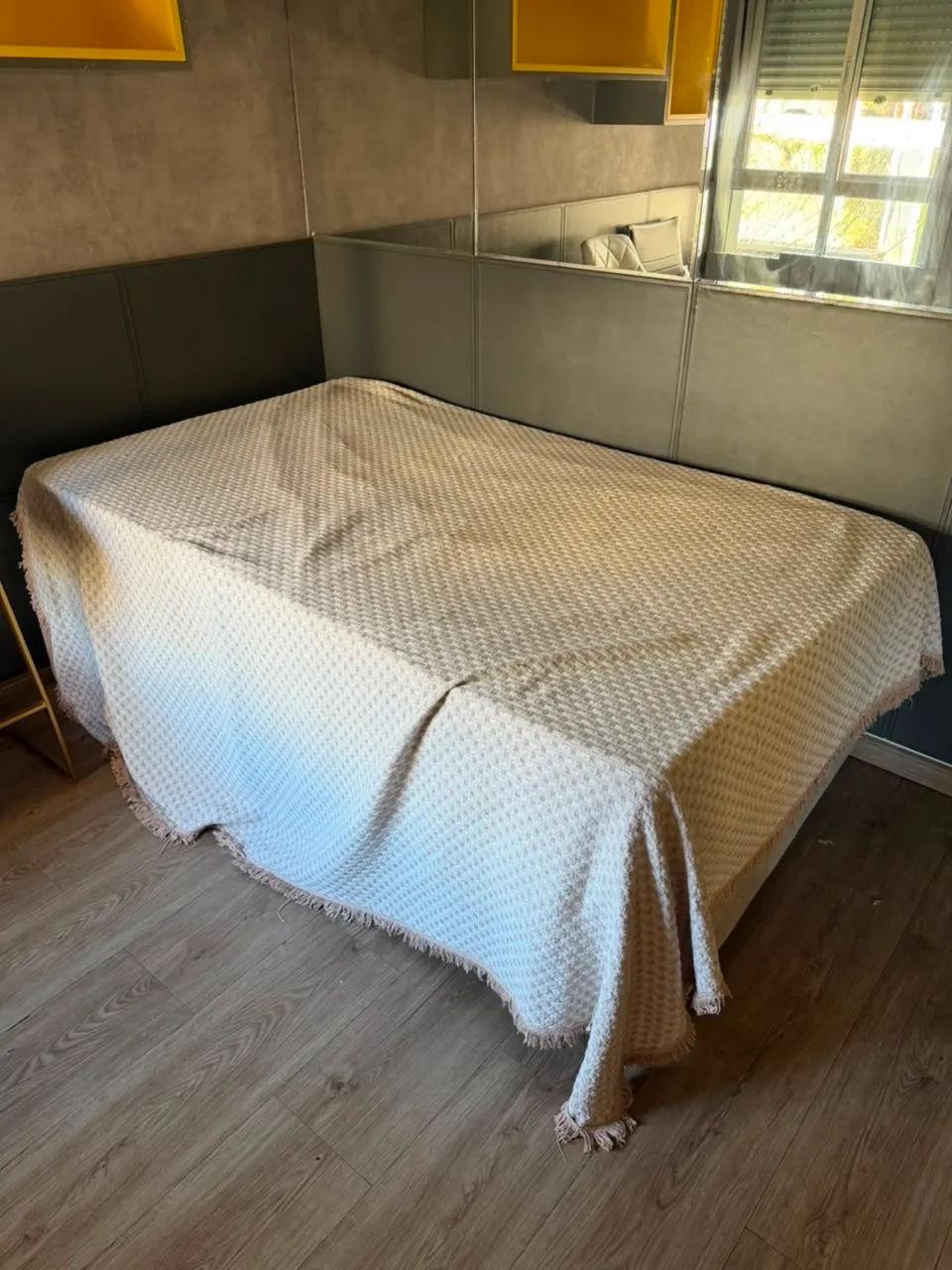Cama com colchão  baú