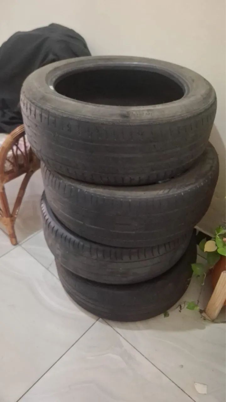 PNEU 215/55 R17 À VENDA 