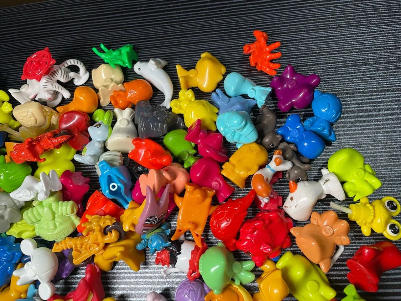 Lote de Gogos e Miniaturas Kinder ovo  - Foto 3