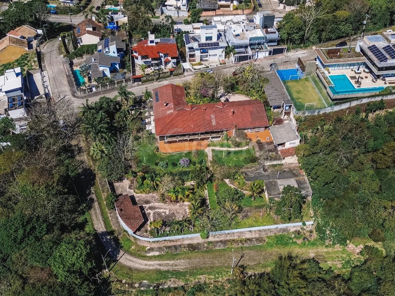 Casa Residencial de 678m² com 9 quartos no Centro - Foto 4