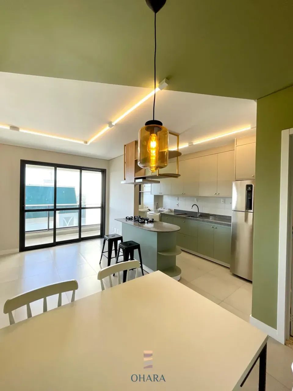 Ed Urbanit - Studio 1 quarto sendo 1 suíte - 2 vagas de garagem - 55m² Sacada