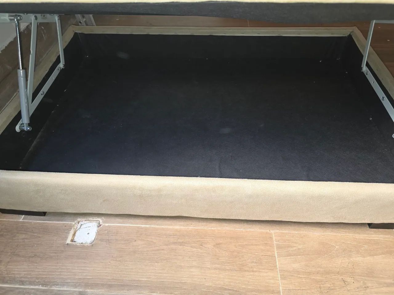 SOFA CAMA COM BAU, 3 MESES DE USO! - Foto 4