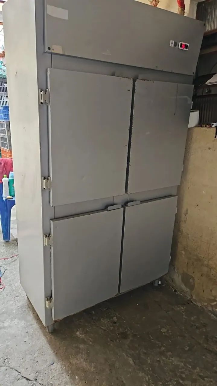 Refrigerador comercial 4 Portas.