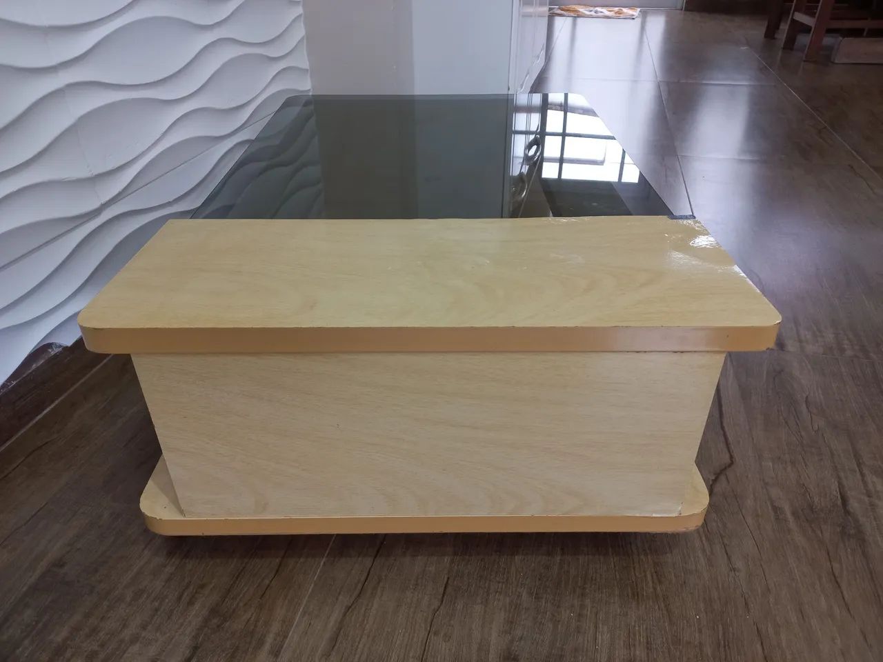 Mesa de centro cor maple. Tampo de vidro. - Foto 3