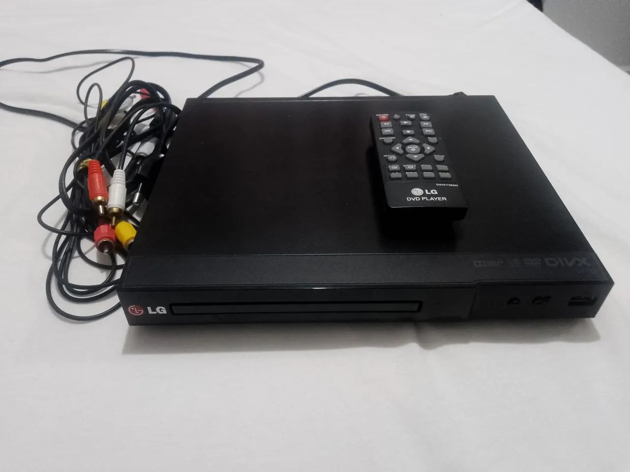 Aparelho de DVD LG com entrada USB controle e cabos originais 
