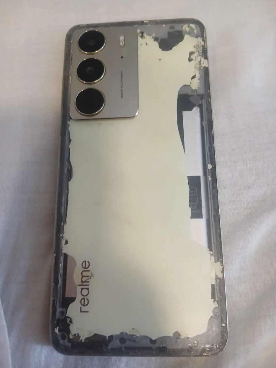 Realmi c75 com avarias porém funcionando tudo normalmente 256 gigas - Foto 2