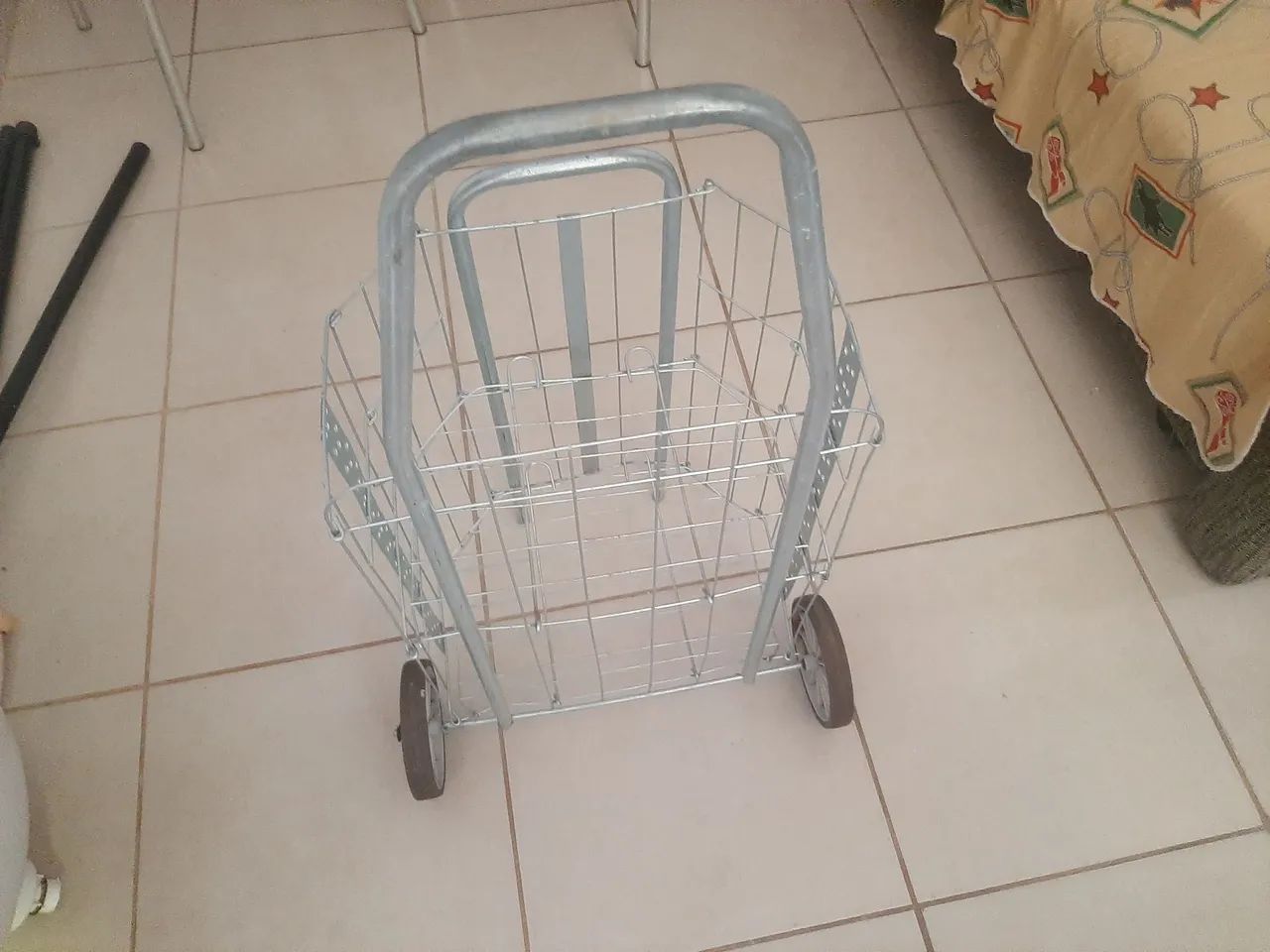 Carrinho de feira usado bom  - Foto 2