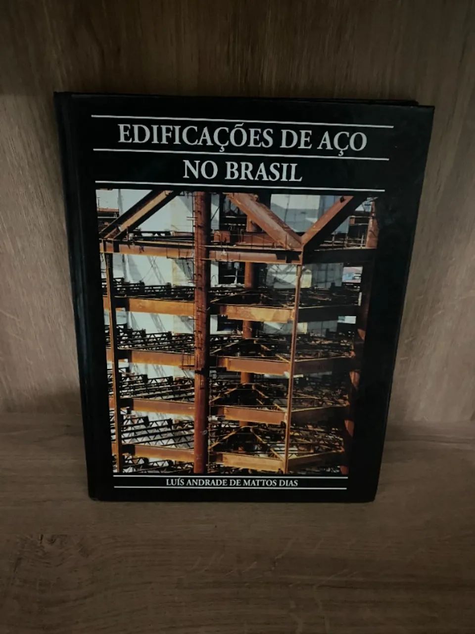 Livro Edificações de Aço Livro sobre edifícios de aço no Brasil, com informações sobre a c