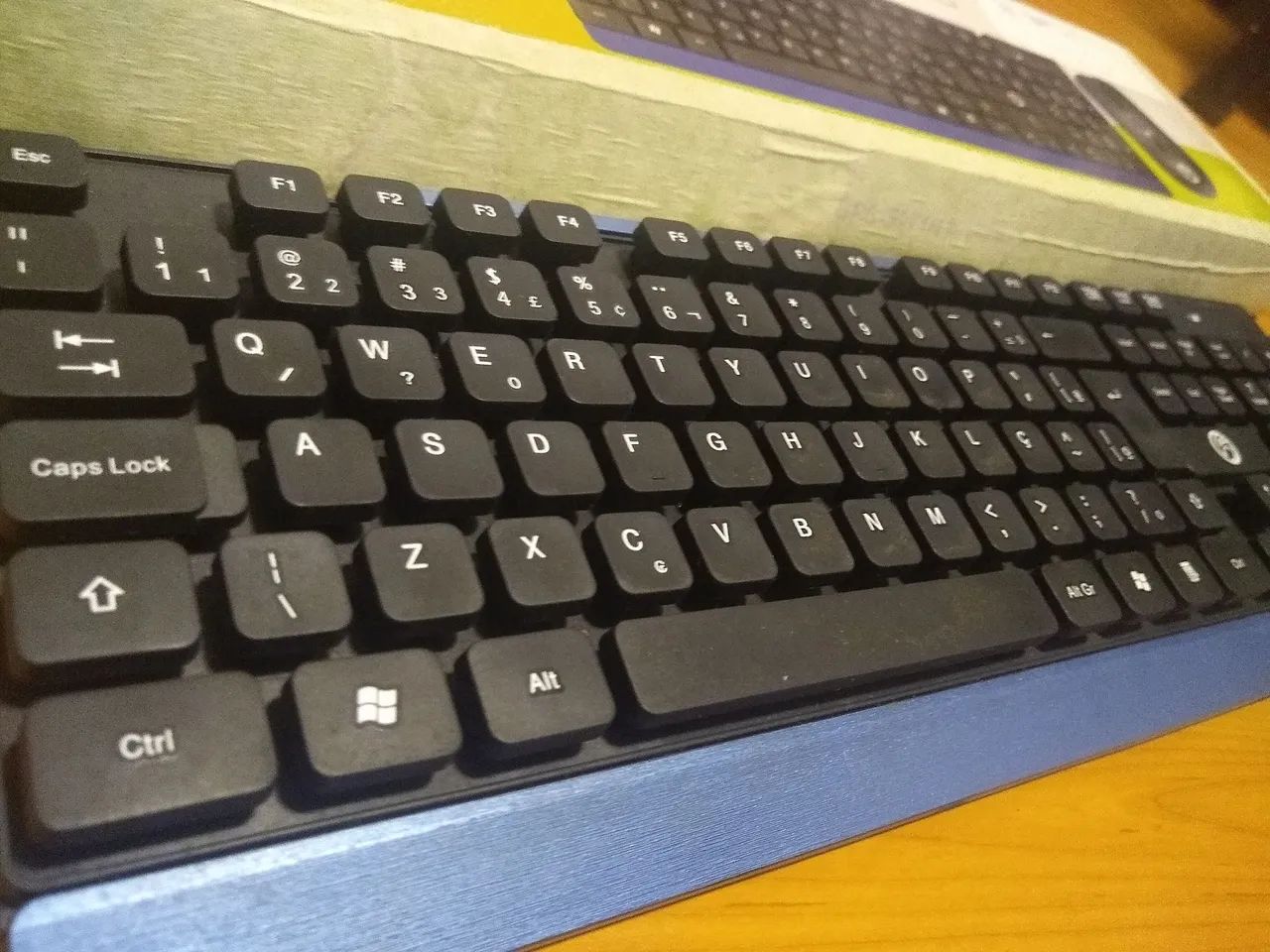 ? Kit Teclado e Mouse Sem Fio & Webcam V5 HD 720p com Microfone  - Foto 2