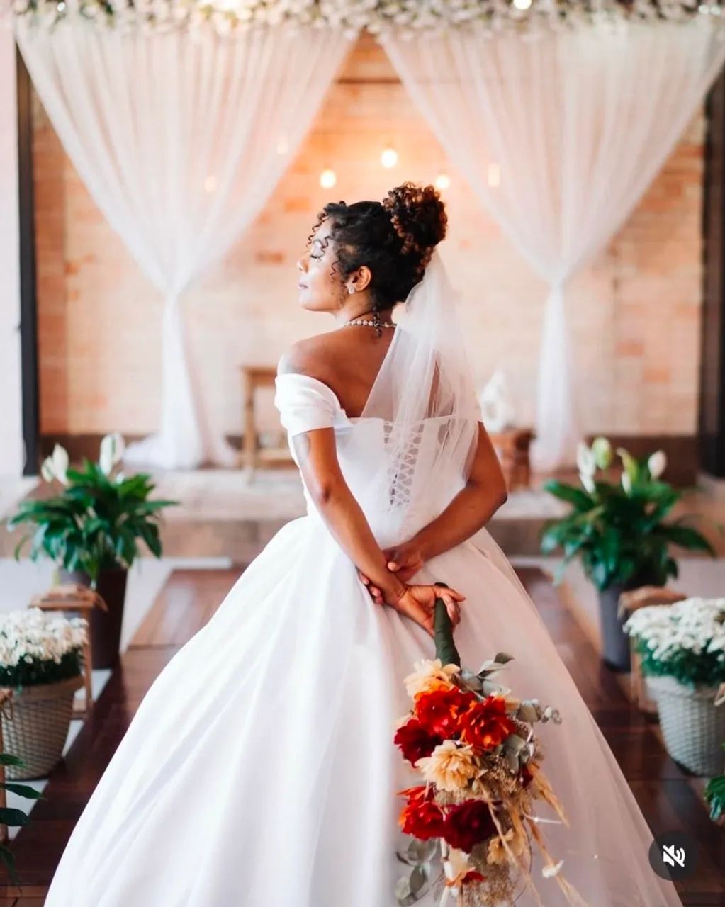 Vestido de noiva branco- cetim  - Foto 4