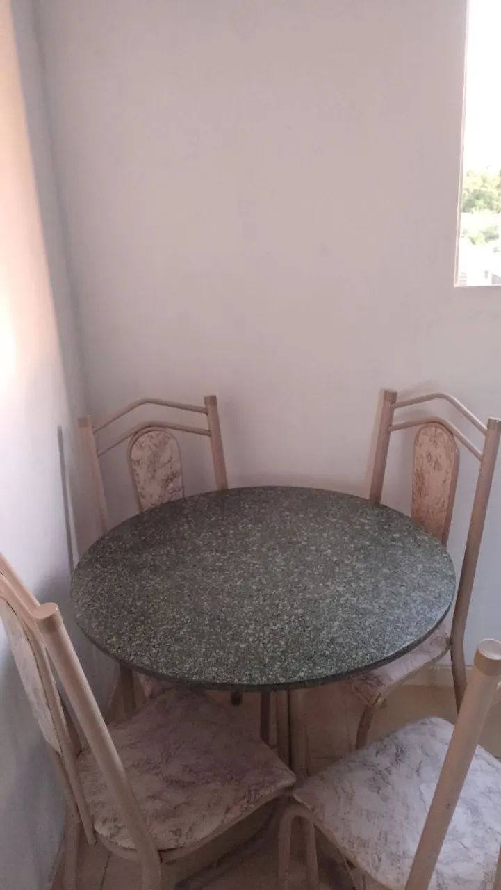 Mesa de quatro cadeiras 250