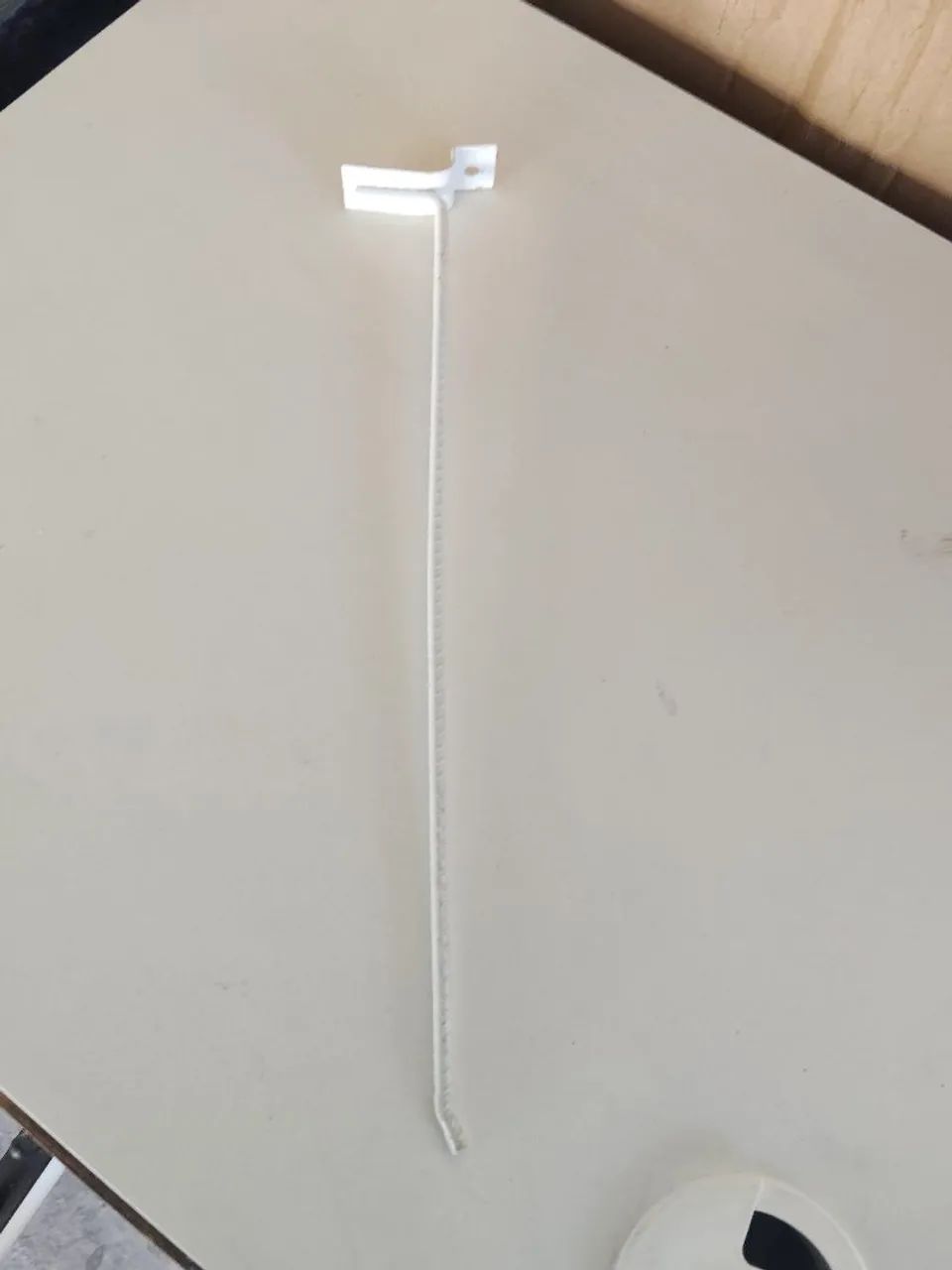 Gancho para painel canaletado