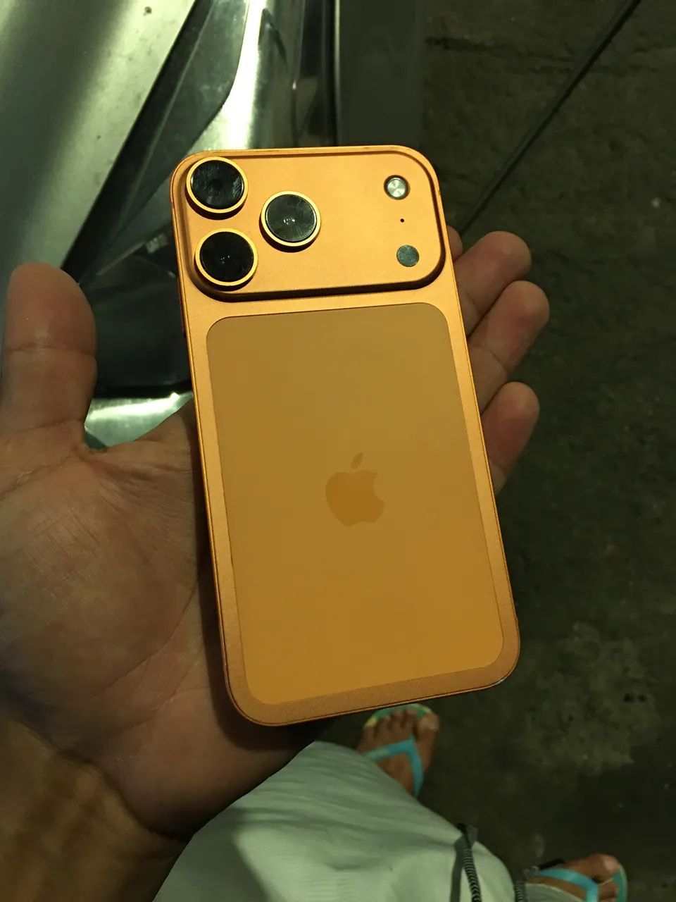iPhone 11 na carcaça do 17 pro 