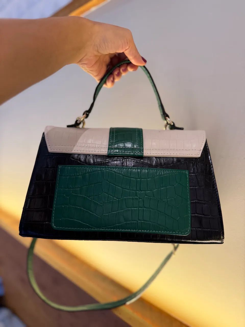 Bolsa couro preta, branca e verde da Corello nova  - Foto 2
